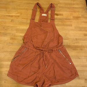 Aritzia Overall shorts